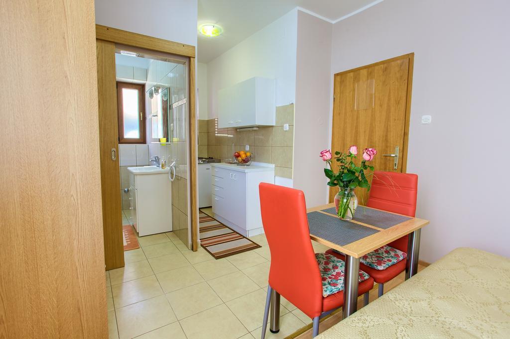 Nadija Studio Apartmani Krk Town Esterno foto