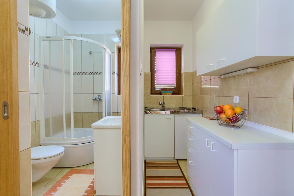 Nadija Studio Apartmani Krk Town Esterno foto