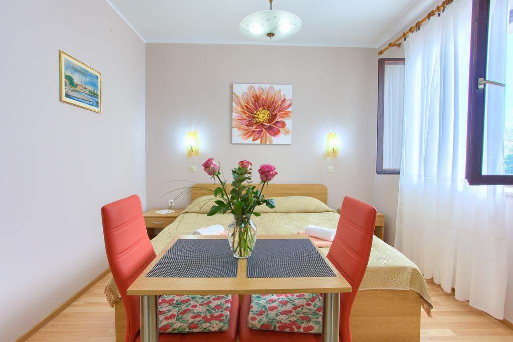 Nadija Studio Apartmani Krk Town Esterno foto