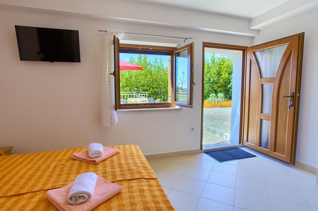 Nadija Studio Apartmani Krk Town Esterno foto